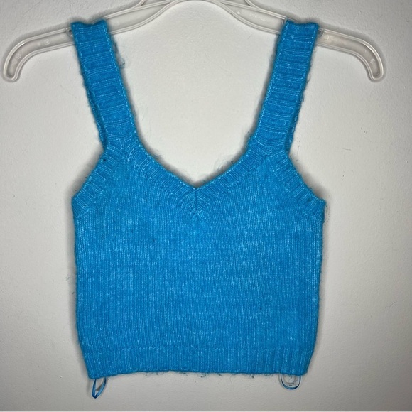 Zara Tops - 13⭐️Zara Blue Knit Crop Top
